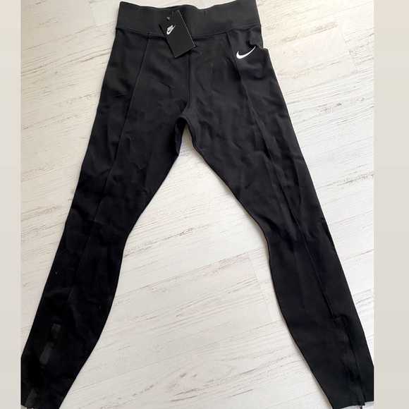 Nike Leggings - Picture 2 of 3